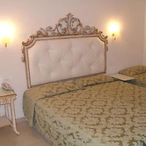 Residenza Due Torri Check In Presso Vicolo Cattani 7 Bolonia